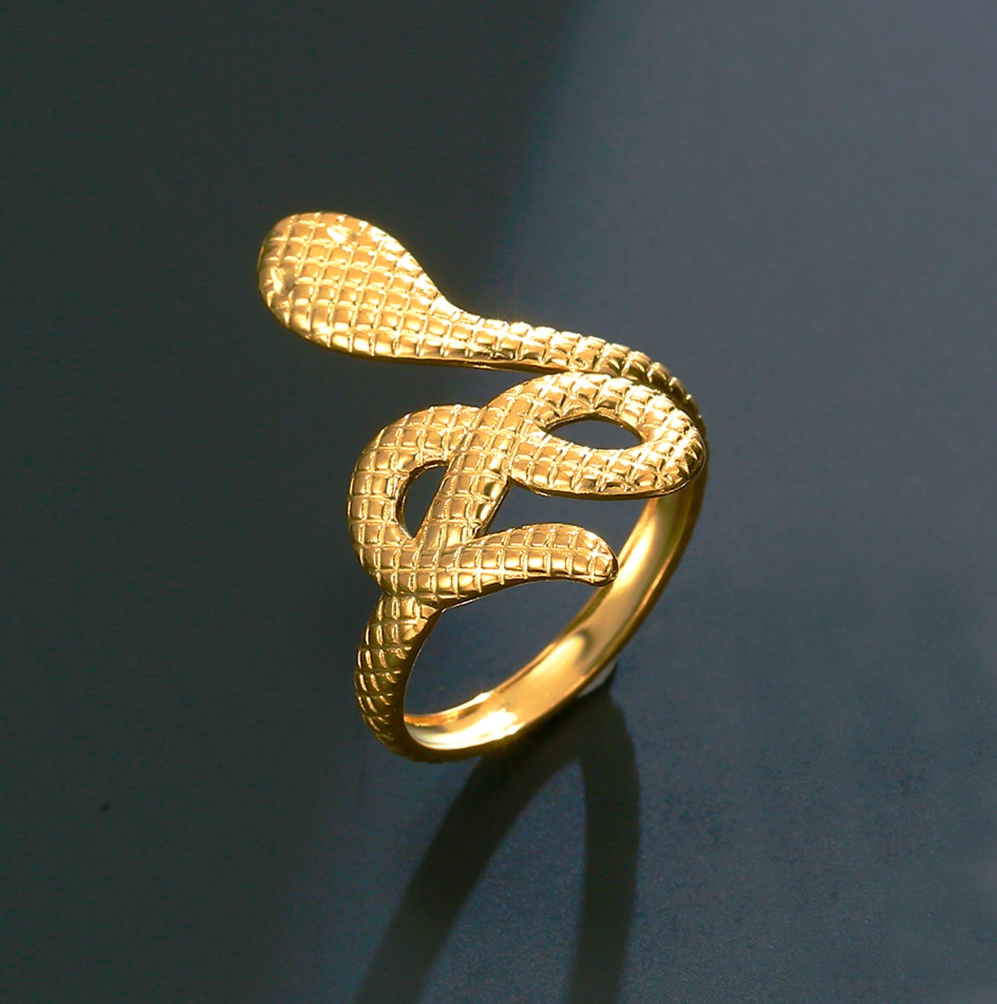 Anel Snake - em aço inoxidável dourado